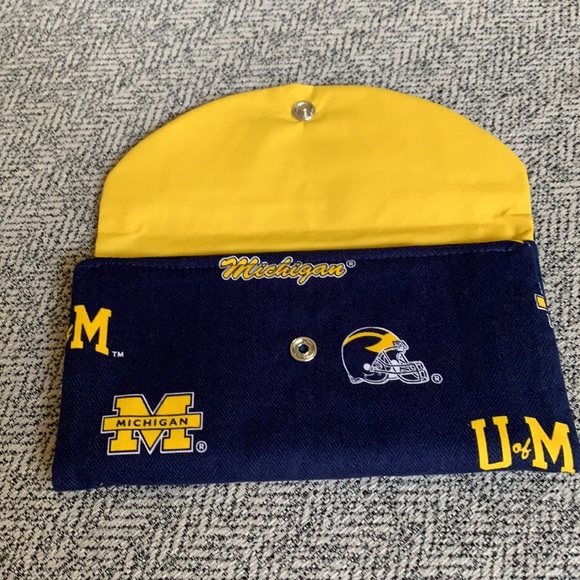 Michigan Cloth Wallet - Picture 3 of 5